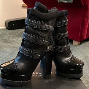 Gorgeous Azalea Wang Lying Buckle Boots Patent Leather 7.5